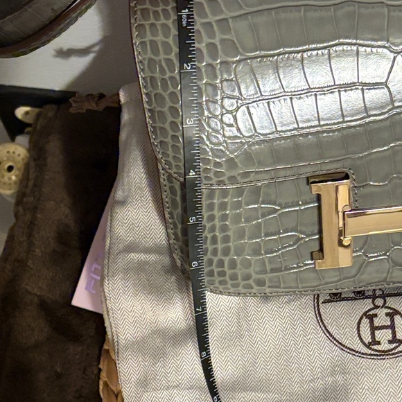 Elegant Gray Crocodile leather Bag with Gold Accents - Picture 14 of 17